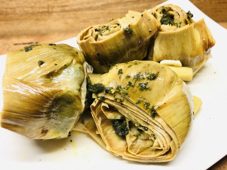Artischoken mit Zitronen und Knoblauch
