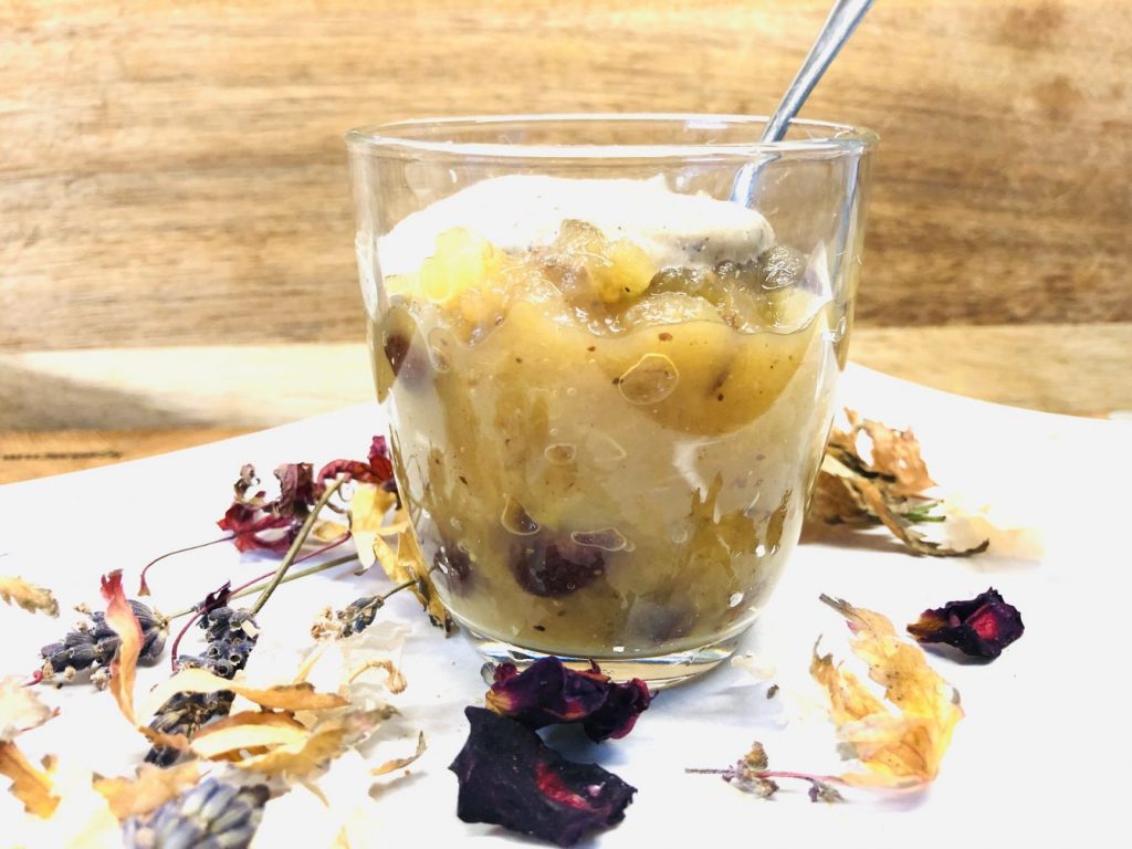 Apfel Maronen Relish mit Marzipan Sauce