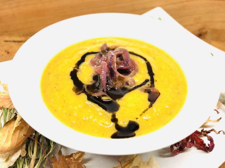 Süßkartoffel Lauchsuppe mit Apfel und karamellisierten Zwiebeln