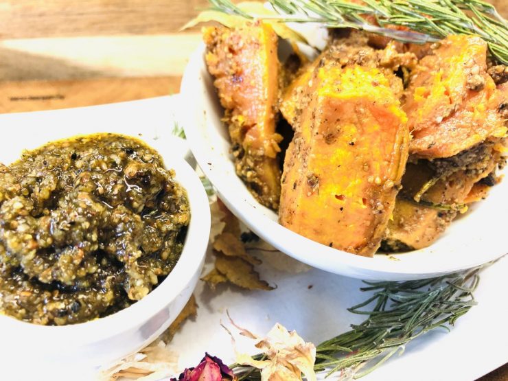 Geröstete SüßKartoffeln mit Kräuter Nuss Marinade