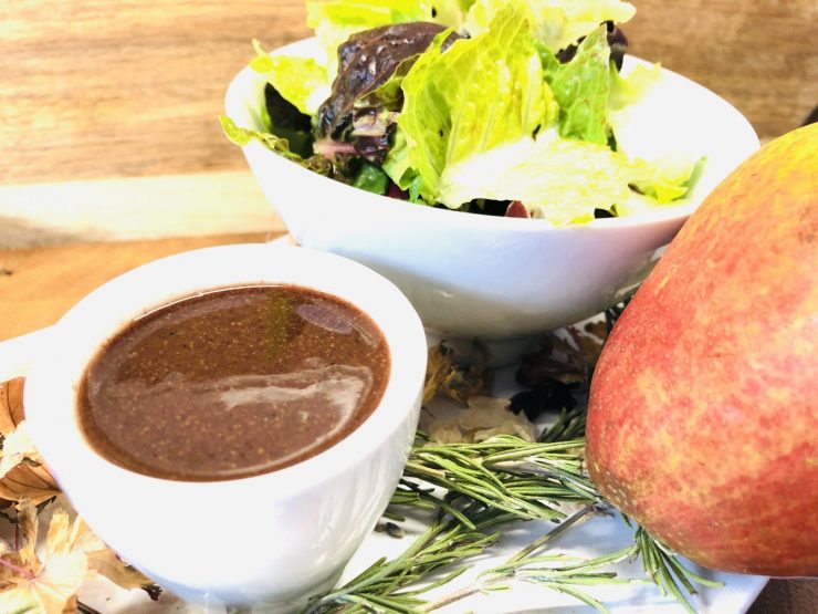 Blattsalat mit Birne und Mohn Marzipan Vinaigrette