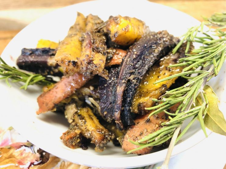 Geröstete bunte Karotten mit Dukkah und Honig