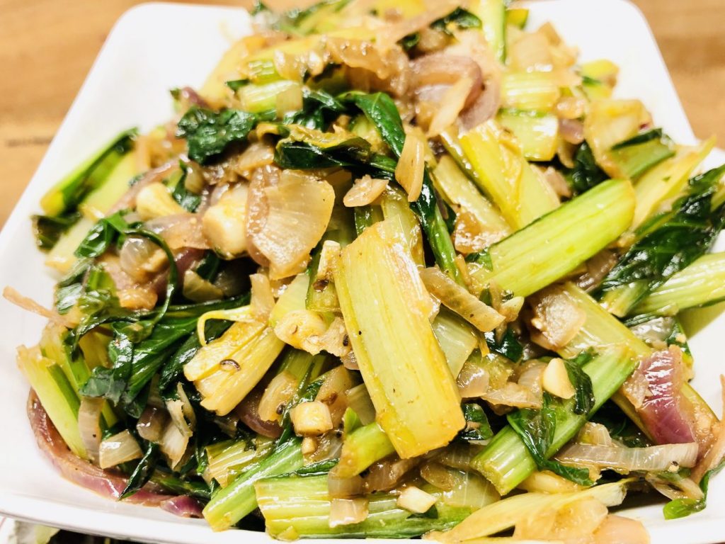 Hindbeh Catalogna mit karamellisierten Zwiebeln