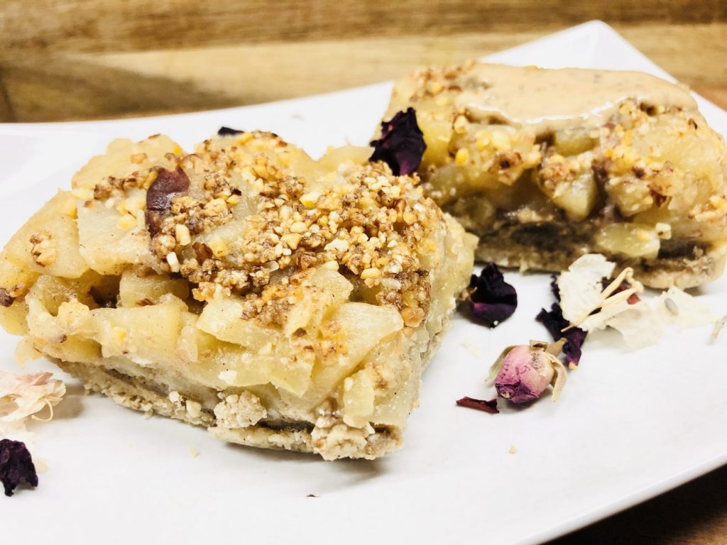 Apfel Mohn Kuchen mit Mandel Krokant und Karamell Creme