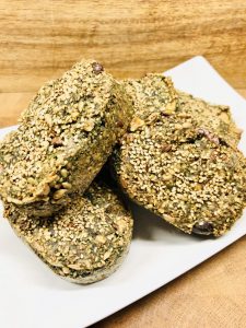 Low-Carb Brötchen aus Sonnenblumenkernen, Nüssen und Samen