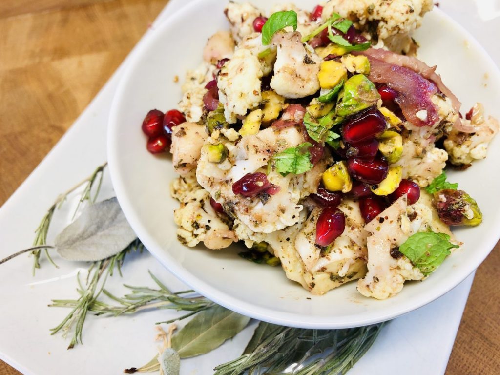 Gemüse Salat aus geröstetem Blumenkohl