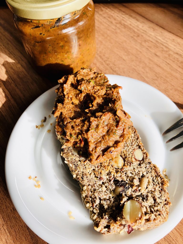 Life-Changing Brot mit Brotaufstrich