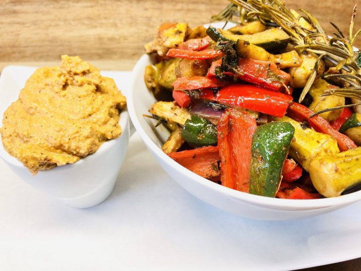 Ofengemüse mit Balsamico und Tomaten Zucchini Hummus