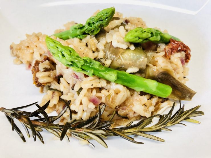 Spargel Risotto mit Artischoken und Tomaten