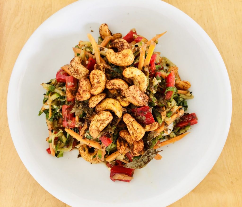 Gurkensalat mit Devilled Cashews