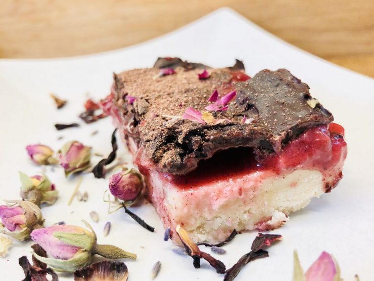 Erdbeer-Kuchen mit Kokos-Karamell und Schoko Topping