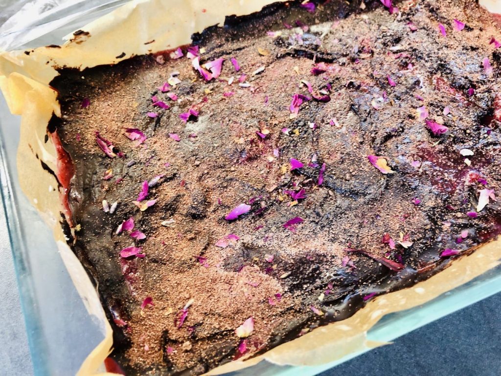 Erdbeer-Kuchen mit Kokos-Karamell und Schoko Topping