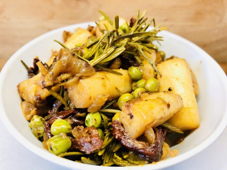 Gebratener Spargel mit grünen Erbsen