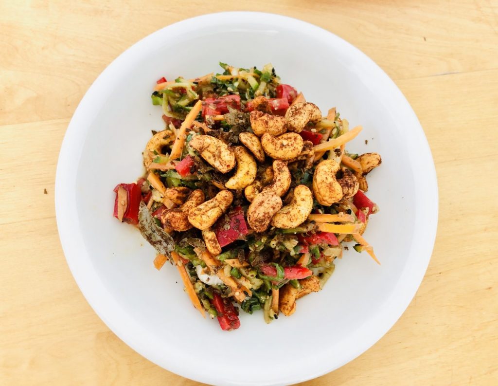 Gurkensalat mit Devilled Cashews