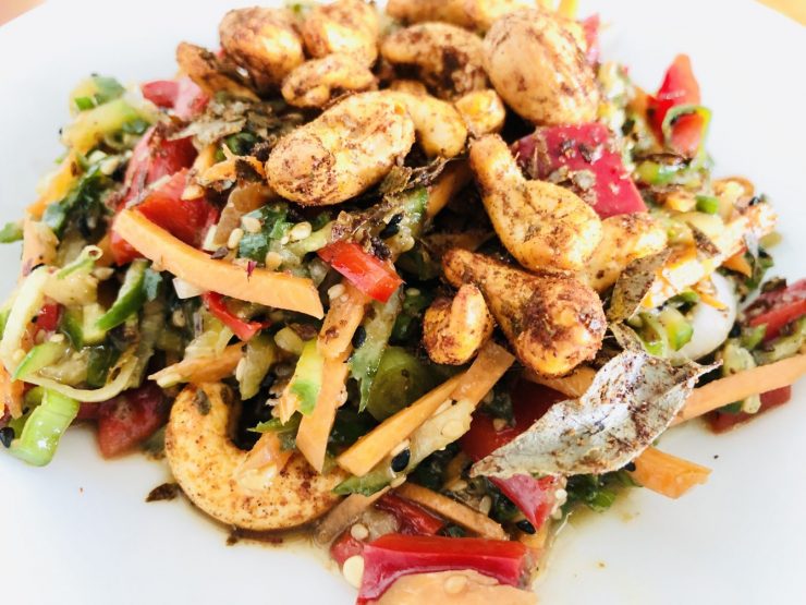 Gurkensalat mit Devilled Cashews