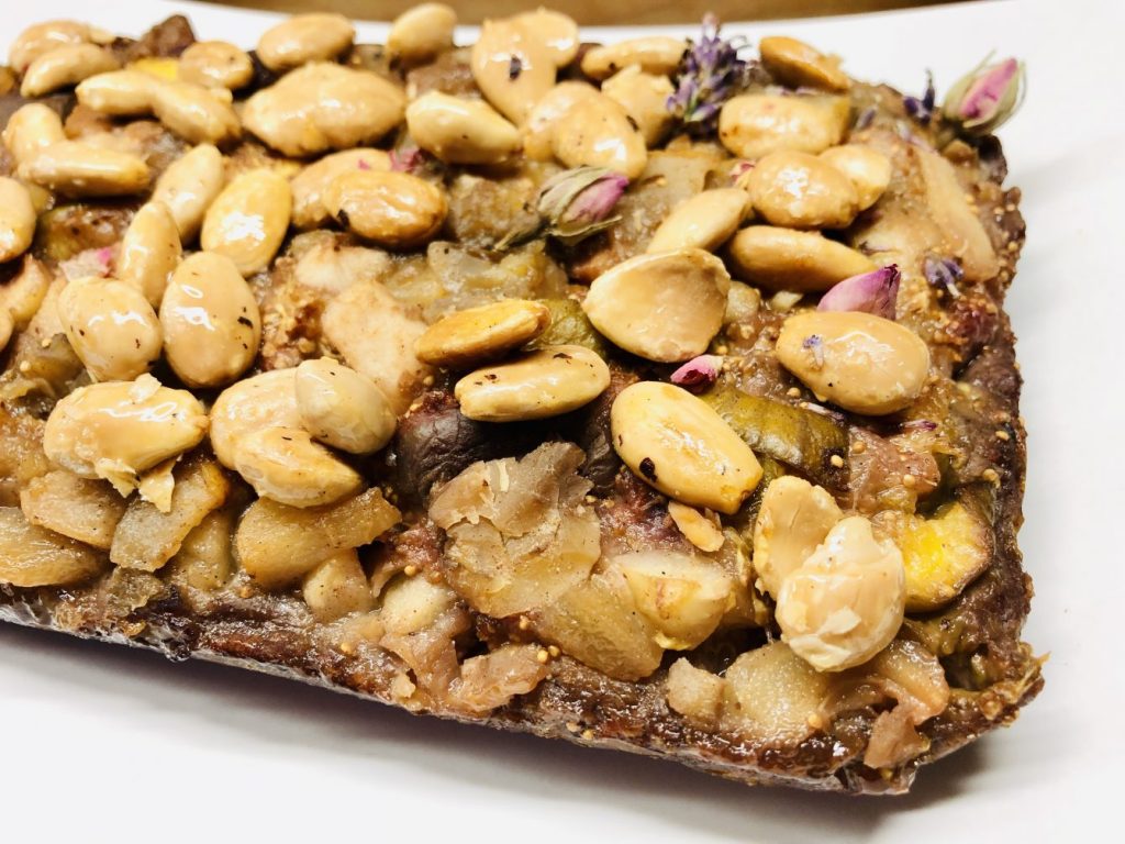 Feigen Birnen Kuchen mit karamellisierten Mandeln