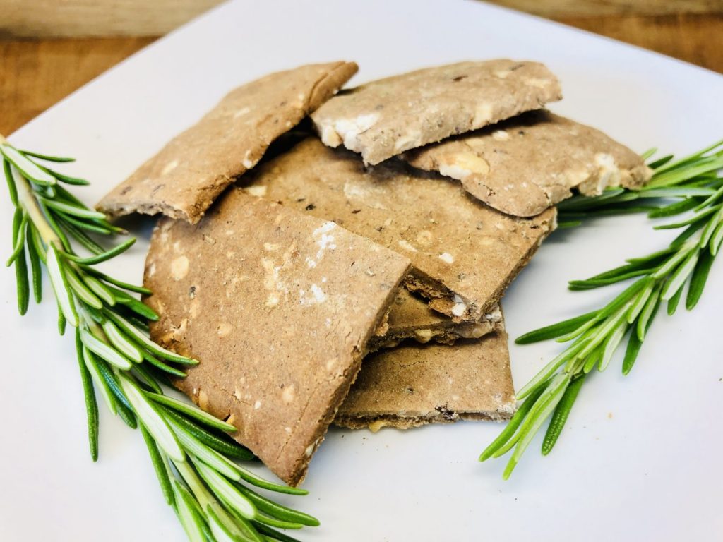 Kastanien Cracker mit Haselnüssen und Rosmarin