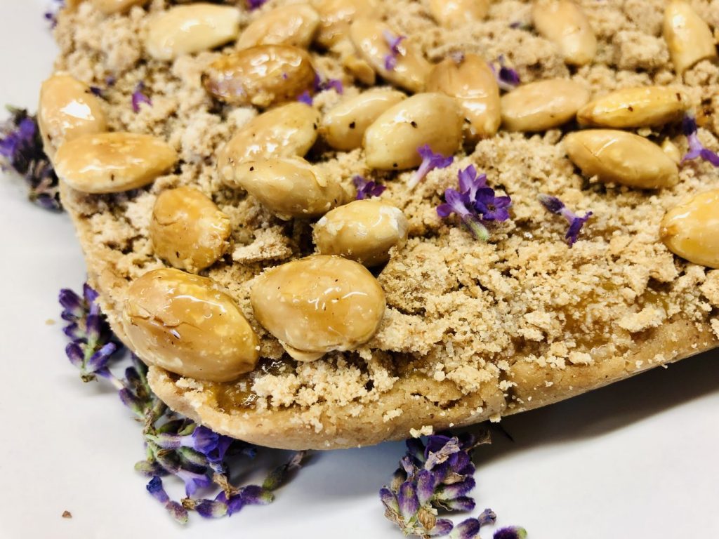 No-Bake Aprikosen Karamell Streuselkuchen