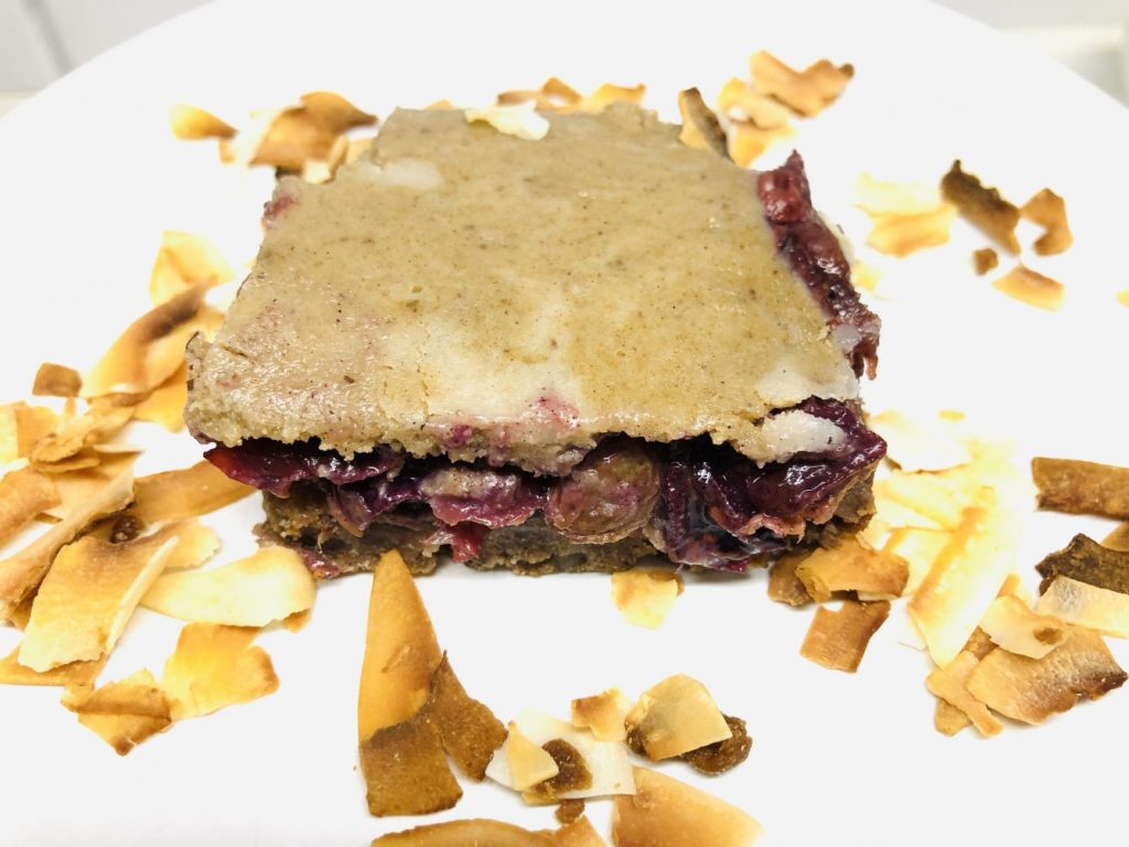 No-Bake Trauben Kuchen mit Kokos Karamell Creme