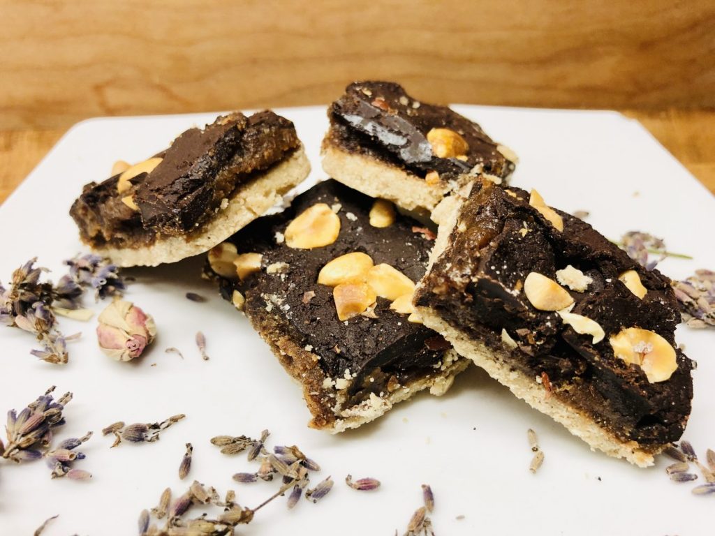 Erdnuss Dattel Karamell Riegel