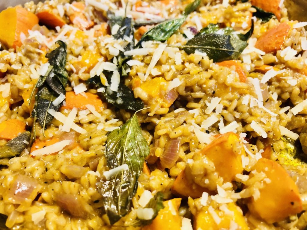 Kürbis Risotto mit Maronen und Salbei