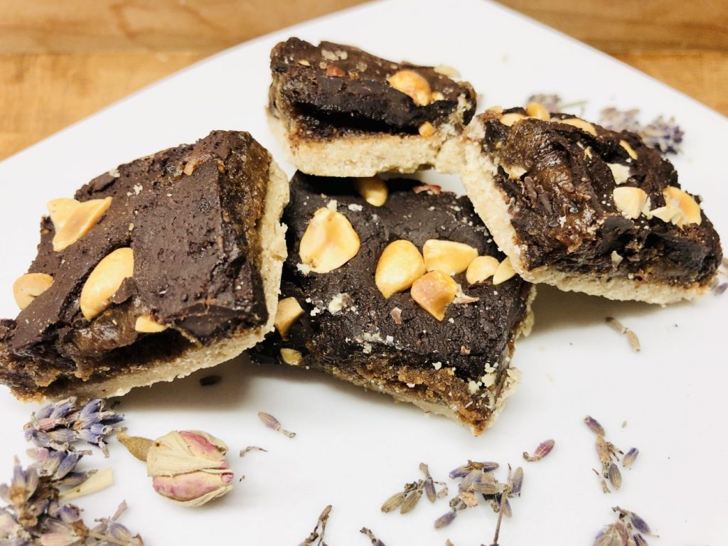 Erdnuss Dattel Karamell Shortbread