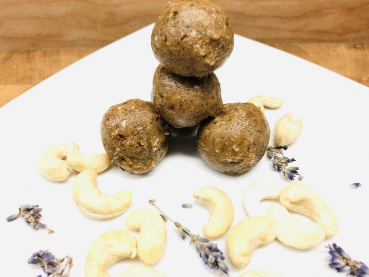 Cashew Cookie Dough Bällchen