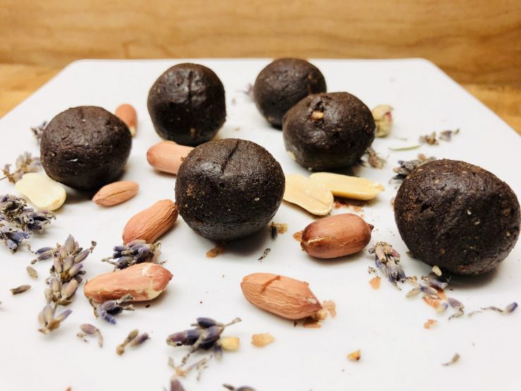 Erdnussbutter Schoko Energiebällchen