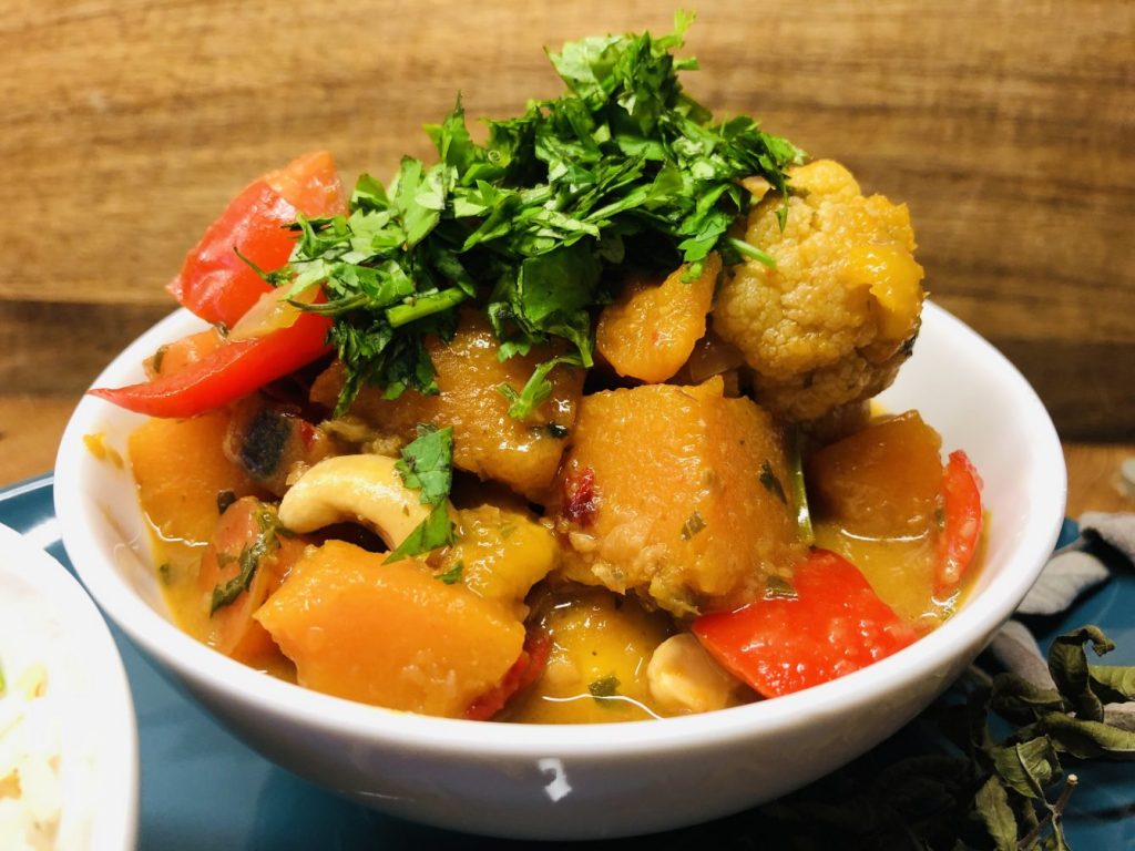 Blumenkohl Kürbis Curry mit Cashewkernen