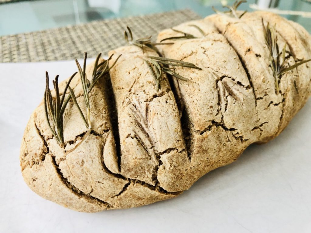 Buchweizen Kastanien Brot mit Rosmarin