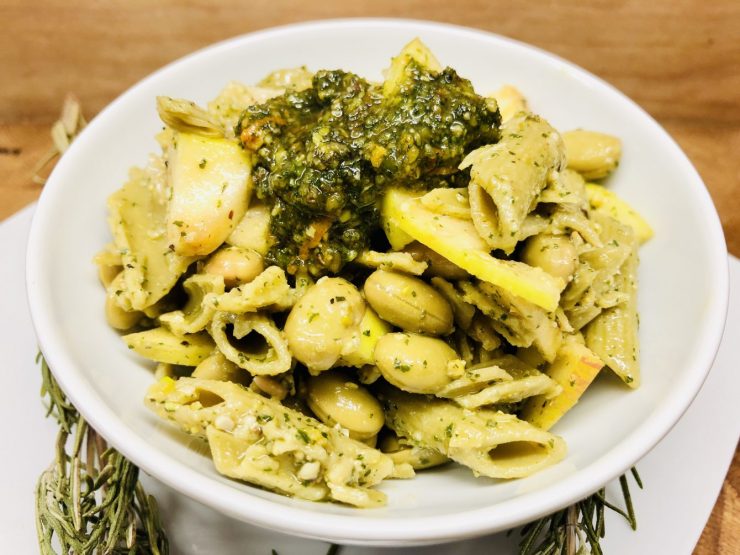 Erbsen Pasta Salat mit Minze Pesto