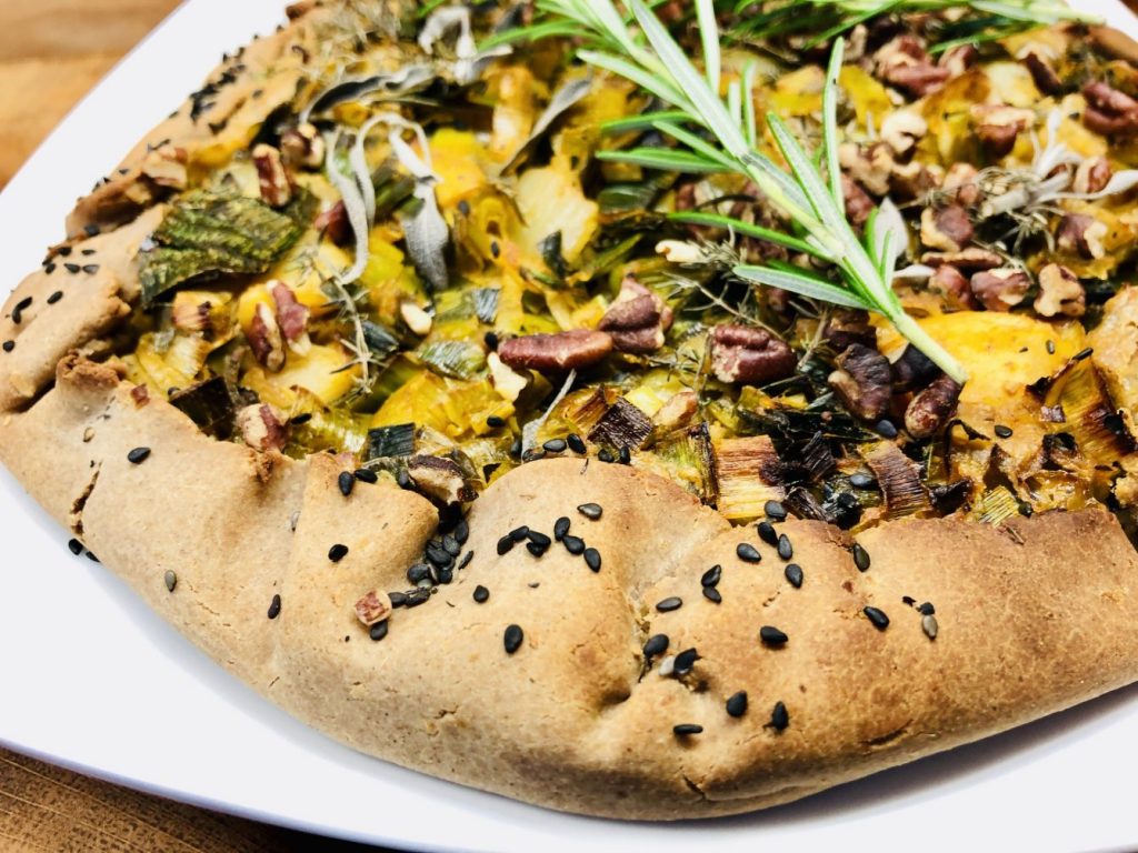 Apfel Lauch Galette mit Mandel-Zwiebel-Creme