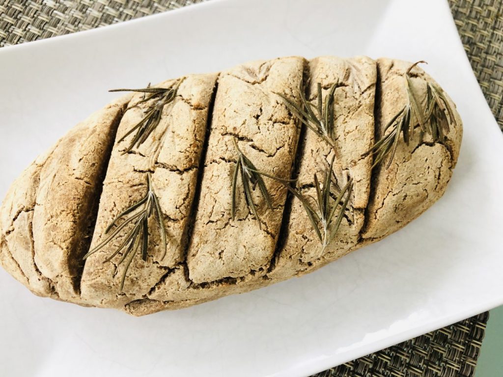 Glutenfreies Buchweizen Kastanien Brot mit Rosmarin