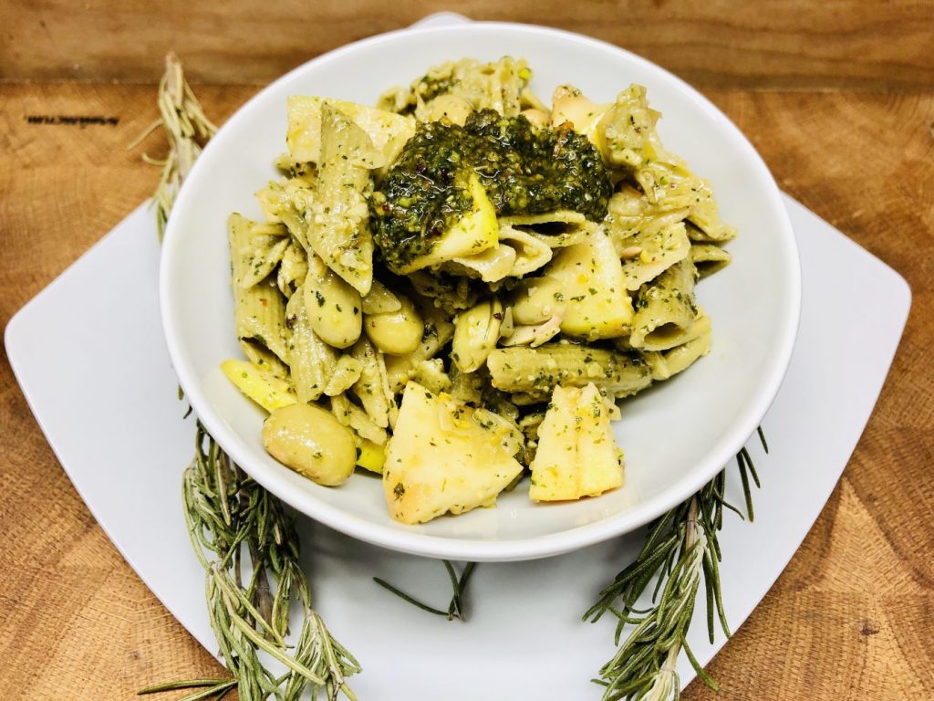 Erbsen Pasta Salat mit Minze Pesto