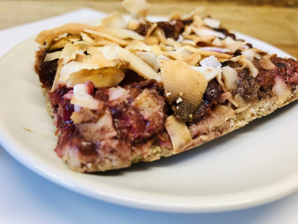 Kokos Dattel Pflaumenkuchen