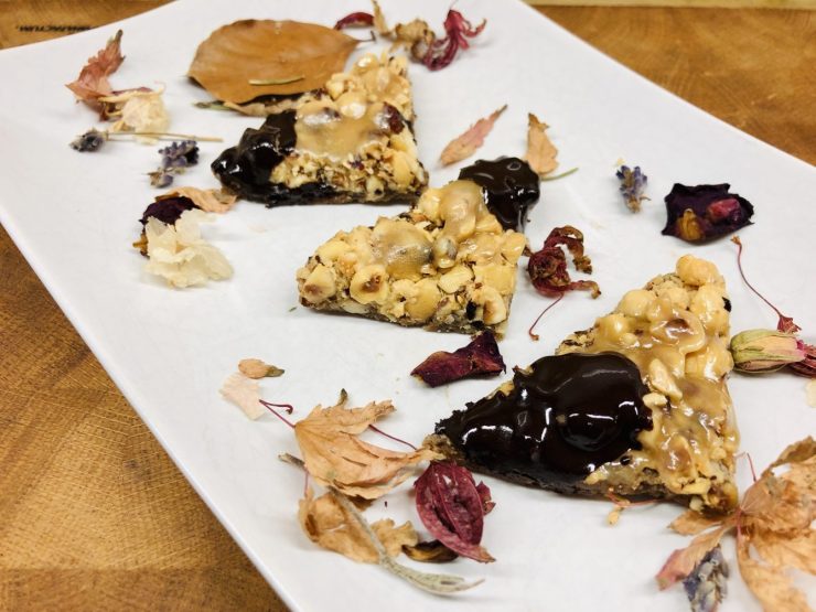 Gesunde Haselnuss Nussecken mit Mandel Karamell