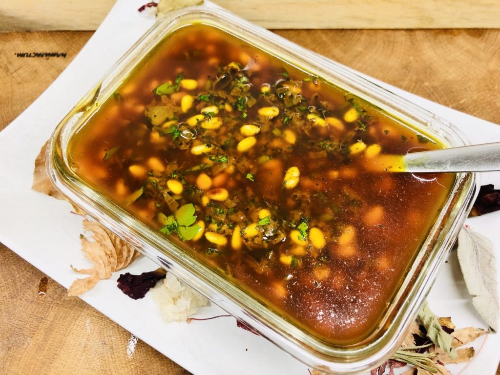 Safran Gewürzbutter mit Pinienkernen Koriander und Minze