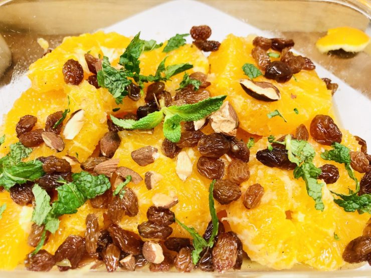 Marinierte Orangen mit Rosinen und Orangen Tahini Sauce