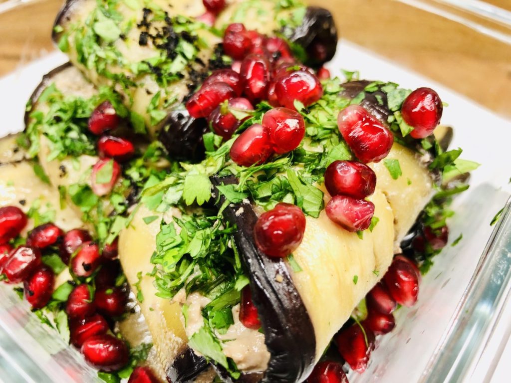 Auberginen Röllchen mit Walnuss Koriander Creme