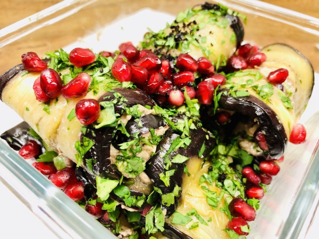 Auberginen Röllchen mit Walnuss Koriander Aioli