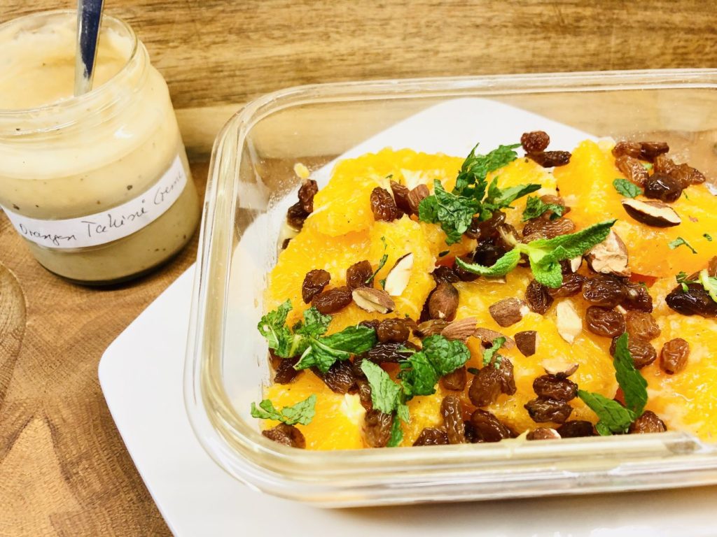 Marinierte Orangen mit Rosinen und Orangen Tahini Sauce