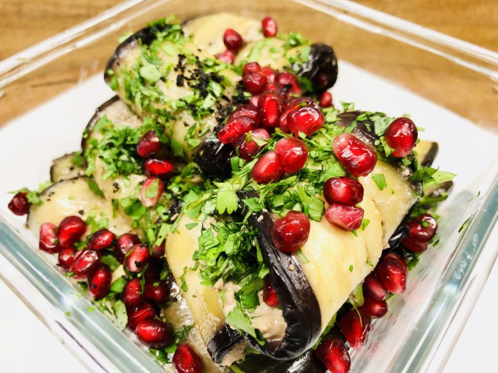 Auberginen Röllchen mit Walnuss Koriander Aioli