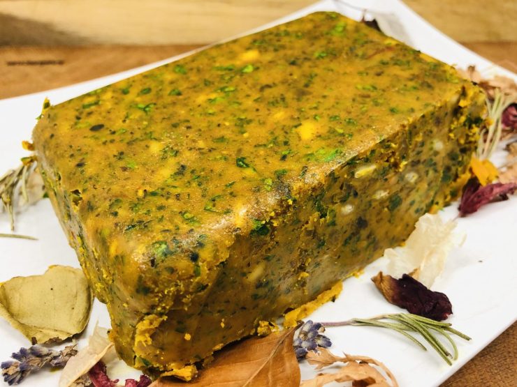 Safran Gewürzbutter mit Pinienkernen Koriander und Minze