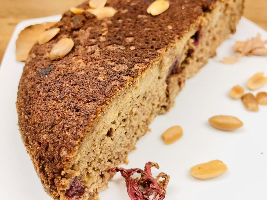 Bananenbrot mit Erdnüssen aus dem Reiskocher