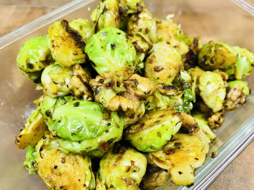 Gerösteter Rosenkohl mit Walnüssen