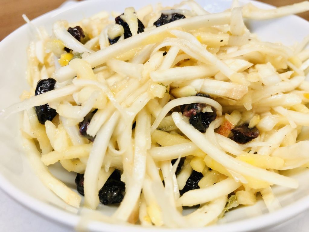 Sellerie Salat mit Kapern und Cranberries 