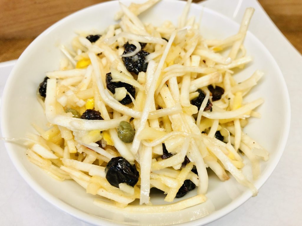 Sellerie Salat mit Kapern und Cranberries