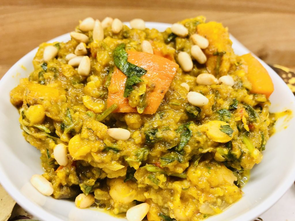 Kürbis Kichererbsen Curry mit Bananen Chutney