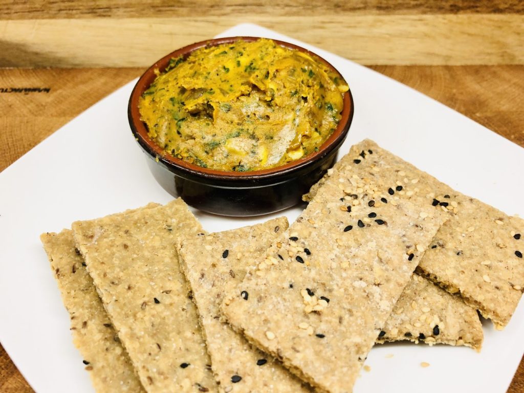 Mandel Tahini Cracker mit Safran Gewürz-Butter