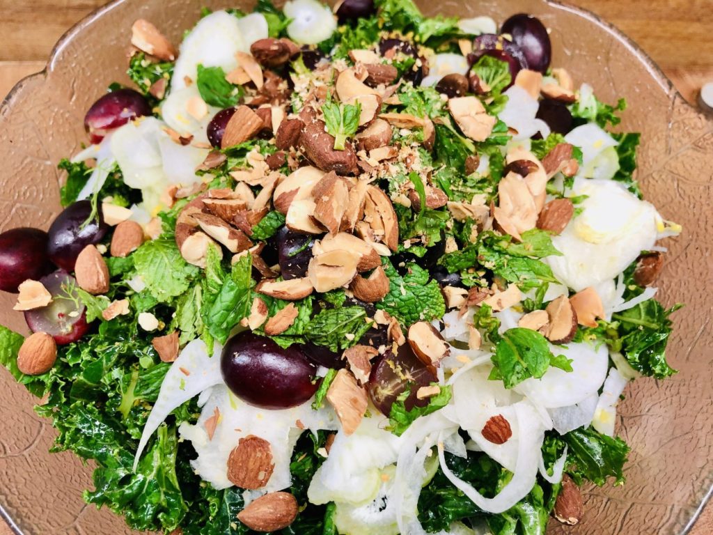 Grünkohlsalat mit Fenchel und Weintrauben